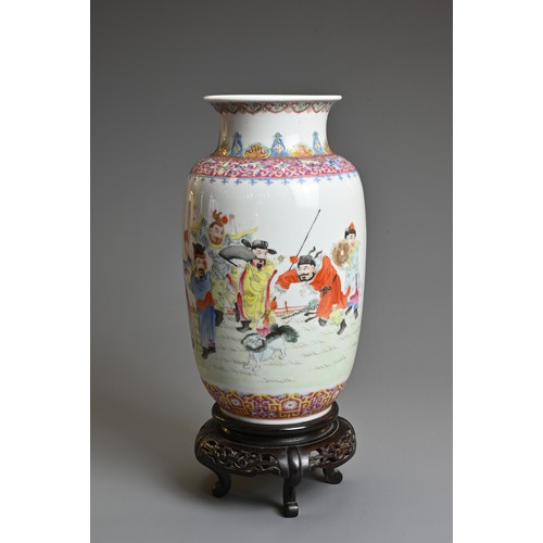 31 - A CHINESE FAMILLE ROSE PORCELAIN LANTERN VASE, REPUBLIC PERIOD. Enamel decorated featuring eight fig... 