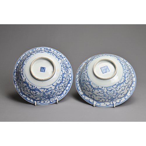 9 - TWO CHINESE BLUE AND WHITE PORCELAIN BOWLS, 19TH CENTURY. Rounded bowls with everted rims decorated ... 