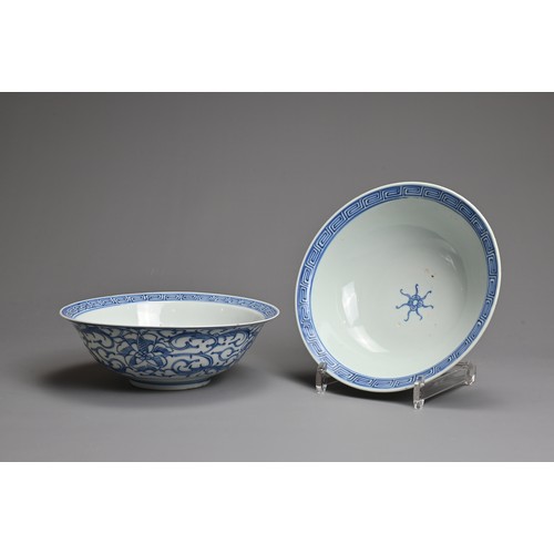 9 - TWO CHINESE BLUE AND WHITE PORCELAIN BOWLS, 19TH CENTURY. Rounded bowls with everted rims decorated ... 