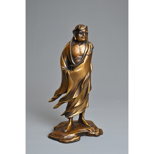 300 - A 20TH CENTURY JAPANESE GILT BRONZE FIGURE OF DARUMA AFTER KOUN TAKAMURA (1852-1934). Cast standing ... 