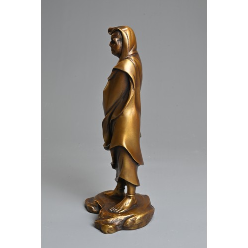 300 - A 20TH CENTURY JAPANESE GILT BRONZE FIGURE OF DARUMA AFTER KOUN TAKAMURA (1852-1934). Cast standing ... 