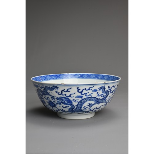 8 - A CHINESE BLUE AND WHITE PORCELAIN BOWL, 19TH CENTURY. Decorated to the exterior with five dragons c... 