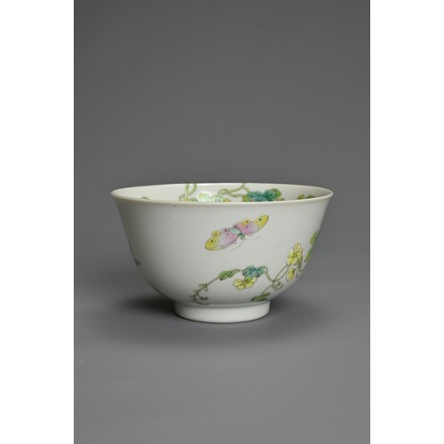 28 - A FINE CHINESE FAMILLE ROSE PORCELAIN BALSAM PEAR BOWL, DAOGUANG MARK AND PERIOD (1820-1850). Finely... 