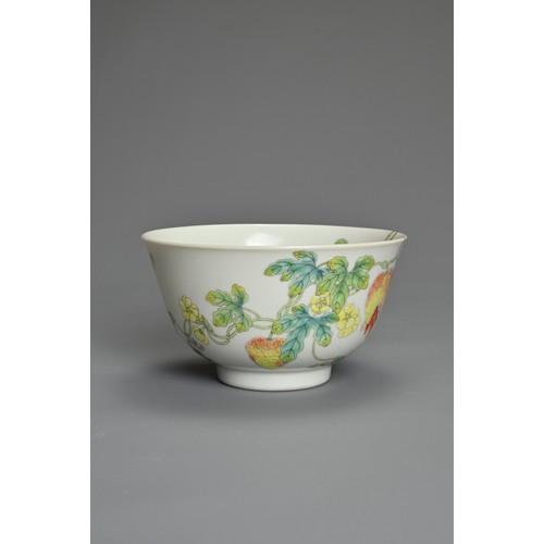 28 - A FINE CHINESE FAMILLE ROSE PORCELAIN BALSAM PEAR BOWL, DAOGUANG MARK AND PERIOD (1820-1850). Finely... 