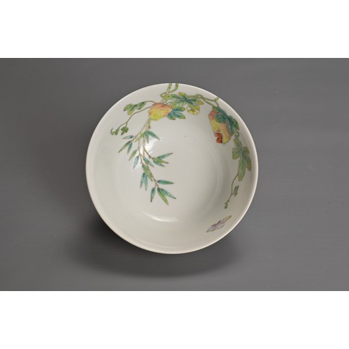 28 - A FINE CHINESE FAMILLE ROSE PORCELAIN BALSAM PEAR BOWL, DAOGUANG MARK AND PERIOD (1820-1850). Finely... 