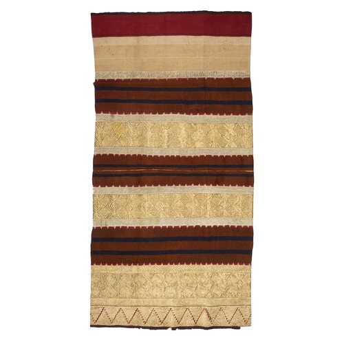 325 - AN INDONESIAN SUMATRAN LAMPUNG CEREMONIAL GOLD AND SILVER THREAD TAPIS SARONG, EARLY 20TH CENTURY. E... 