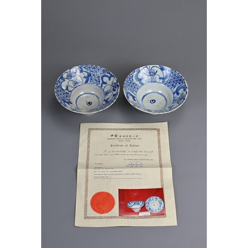 47 - A PAIR OF CHINESE BLUE AND WHITE PORCELAIN BOWLS, QING DYNASTY. Each with stylised floral decoration... 