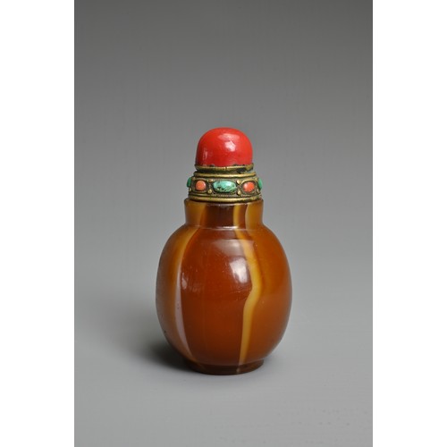 3 - A LARGE CHINESE GLASS IMITATION AGATE SNUFF BOTTLE. With globular body. With a metal stopper inlaid ... 