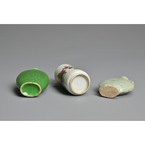 7 - THREE CHINESE PORCELAIN SNUFF BOTTLES, 19TH CENTURY. To include a cylindrical famille rose decorated... 