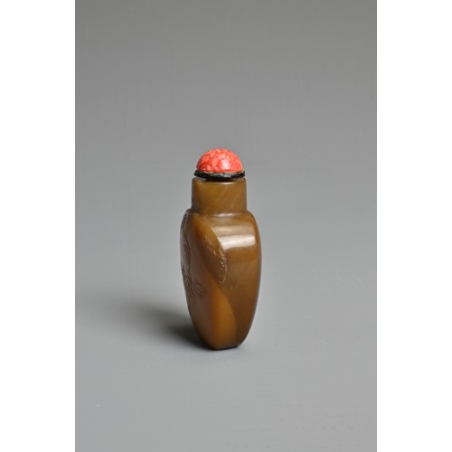 10 - A CHINESE AGATE STONE SNUFF BOTTLE. Of flattened ovoid form carved in relief with peony spray. With ... 