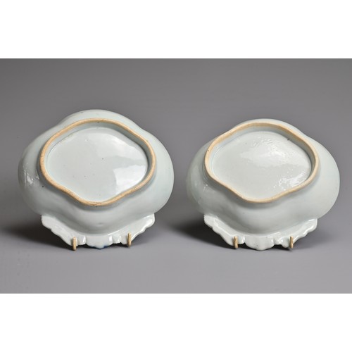 15 - A PAIR OF CHINESE BLUE AND WHITE EXPORT PORCELAIN SHELL DISHES, QIANLONG PERIOD. Each decorated with... 