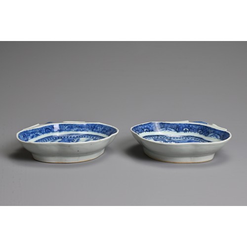 15 - A PAIR OF CHINESE BLUE AND WHITE EXPORT PORCELAIN SHELL DISHES, QIANLONG PERIOD. Each decorated with... 