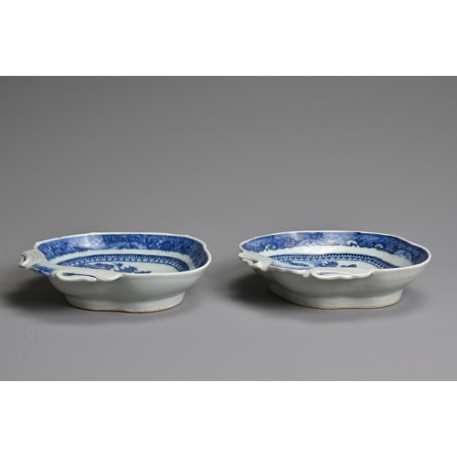 15 - A PAIR OF CHINESE BLUE AND WHITE EXPORT PORCELAIN SHELL DISHES, QIANLONG PERIOD. Each decorated with... 