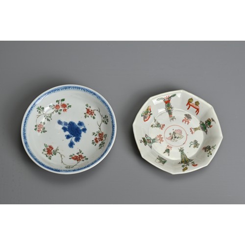 17 - FOUR CHINESE CAFE AU LAIT GROUND BLUE AND WHITE AND FAMILLE VERTE PORCELAIN ITEMS, KANGXI PERIOD. To... 