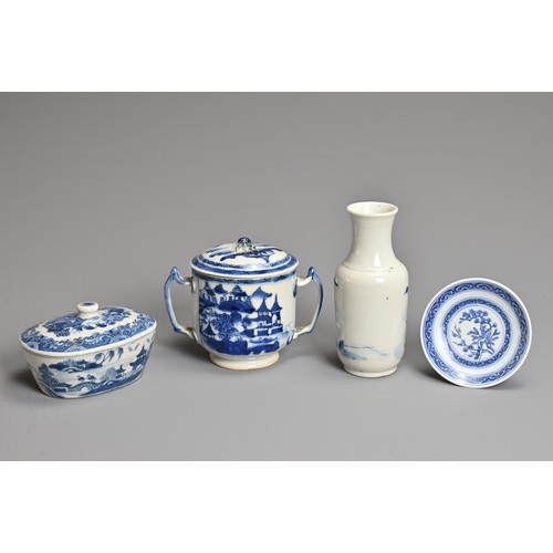 18 - A GROUP OF FOUR CHINESE BLUE AND WHITE PORCELAIN ITEMS, 18/19TH CENTURY. To include a vase decorated... 