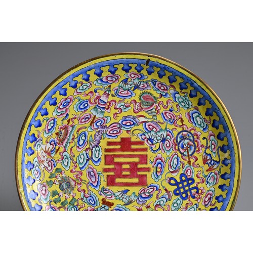 22 - A CHINESE CANTON ENAMEL BAJIXIANG DISH, 19/20TH CENTURY. Bronze dish with enamelled decoration of th... 