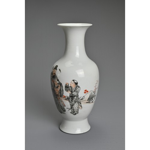 84 - A CHINESE EN GRISAILLE AND IRON RED DECORATED PORCELAIN VASE, 20TH CENTURY. Of baluster form, finely... 