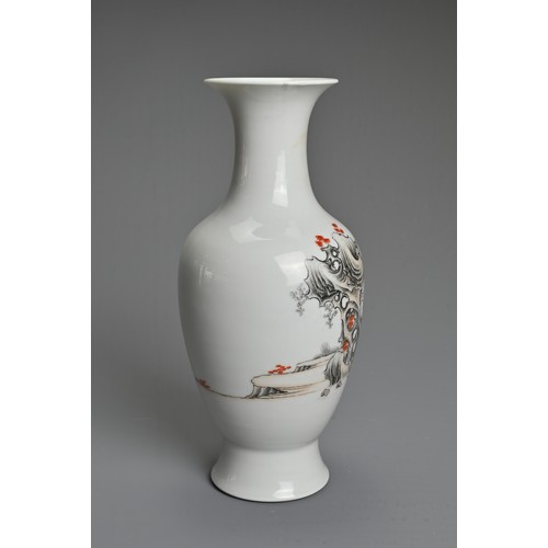 84 - A CHINESE EN GRISAILLE AND IRON RED DECORATED PORCELAIN VASE, 20TH CENTURY. Of baluster form, finely... 