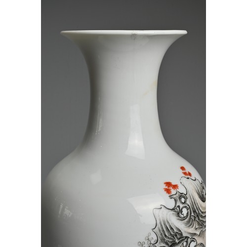 84 - A CHINESE EN GRISAILLE AND IRON RED DECORATED PORCELAIN VASE, 20TH CENTURY. Of baluster form, finely... 