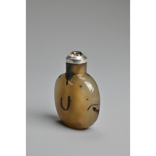 52 - A CHINESE AGATE SNUFF BOTTLE, 19/20TH CENTURY. Flattened body with rectangular handles in relief. Th... 