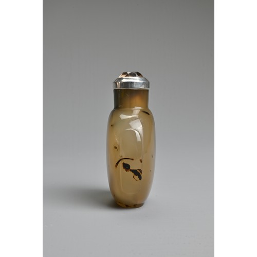 52 - A CHINESE AGATE SNUFF BOTTLE, 19/20TH CENTURY. Flattened body with rectangular handles in relief. Th... 