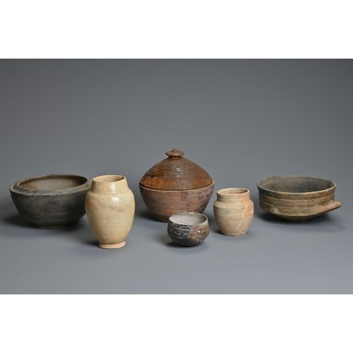 110 - A GROUP OF SIX CHINESE HAN-SONG DYNASTY POTTERY, to include: two grey pottery vessels approx. 19 cm ... 