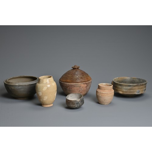 110 - A GROUP OF SIX CHINESE HAN-SONG DYNASTY POTTERY, to include: two grey pottery vessels approx. 19 cm ... 