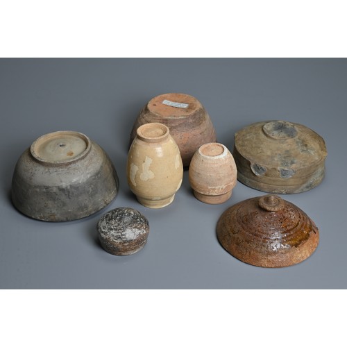 110 - A GROUP OF SIX CHINESE HAN-SONG DYNASTY POTTERY, to include: two grey pottery vessels approx. 19 cm ... 