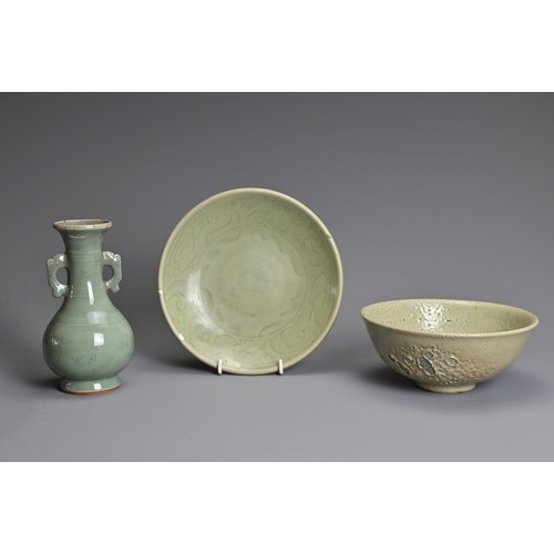 120 - THREE CHINESE CELADON PORCELAIN ITEMS, MING DYNASTY AND LATER. To include a Longquan celadon dish de... 