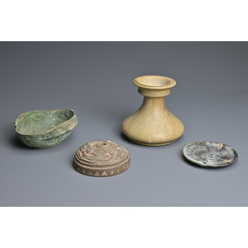 127 - A GROUP OF FOUR EARLY CHINESE POTTERY ITEMS, HAN / TANG DYNASTY. To include a green glazed ear cup, ... 