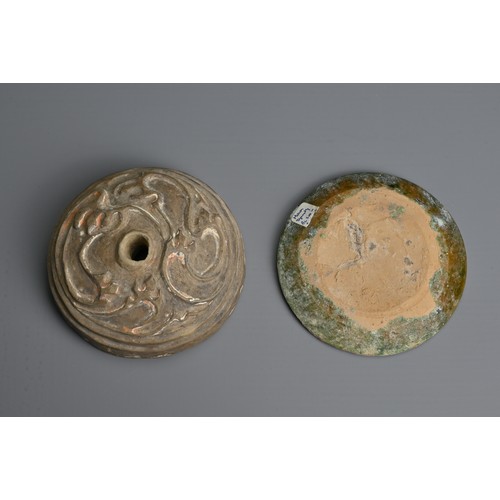 127 - A GROUP OF FOUR EARLY CHINESE POTTERY ITEMS, HAN / TANG DYNASTY. To include a green glazed ear cup, ... 