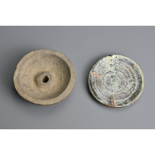 127 - A GROUP OF FOUR EARLY CHINESE POTTERY ITEMS, HAN / TANG DYNASTY. To include a green glazed ear cup, ... 