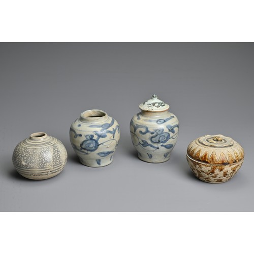 128 - A GROUP OF CHINESE AND THAI CERAMIC ITEMS, 15/17TH CENTURY. To include two Chinese blue and white ja... 