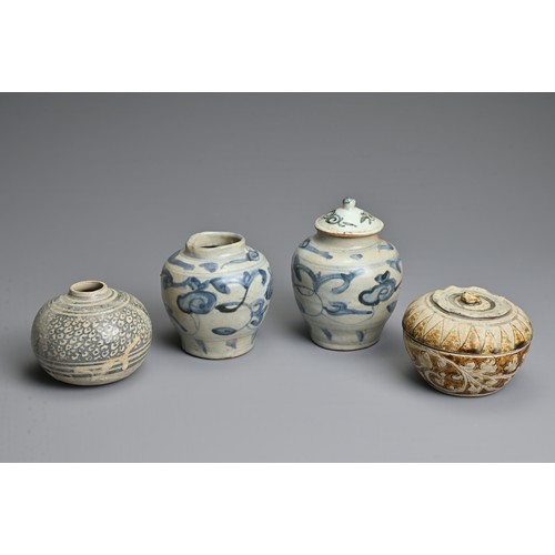 128 - A GROUP OF CHINESE AND THAI CERAMIC ITEMS, 15/17TH CENTURY. To include two Chinese blue and white ja... 