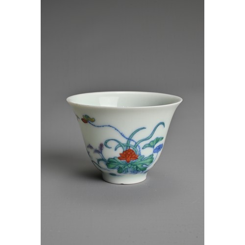 174 - A SMALL CHINESE DOUCAI PORCELAIN WINE CUP, KANGXI MARK. Finely potted, decorated to the exterior wit... 