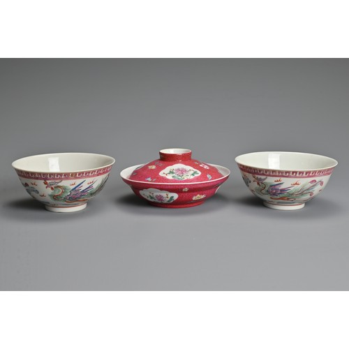 172 - A PAIR OF CHINESE PORCELAIN BOWLS WITH ANOTHER BOWL AND COVER, EARLY 20TH CENTURY REPUBLIC PERIOD. P... 