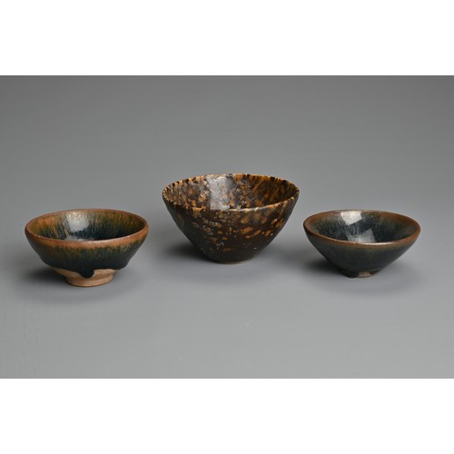 160 - THREE CHINESE POTTERY TEA BOWLS, SONG DYNASTY 12/13TH CENTURY. A Jizhou tortoise shell glazed bowl w... 