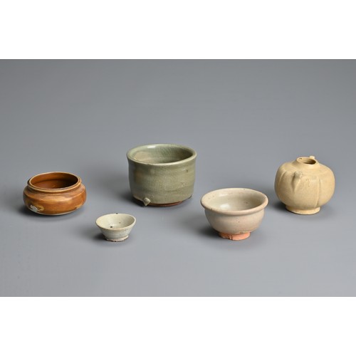 152 - A GROUP OF CHINESE CERAMIC ITEMS, SONG / YUAN DYNASTY. To include a celadon glazed censer of circula... 