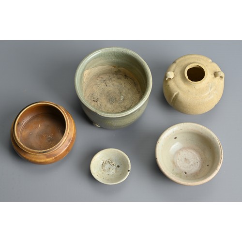 152 - A GROUP OF CHINESE CERAMIC ITEMS, SONG / YUAN DYNASTY. To include a celadon glazed censer of circula... 