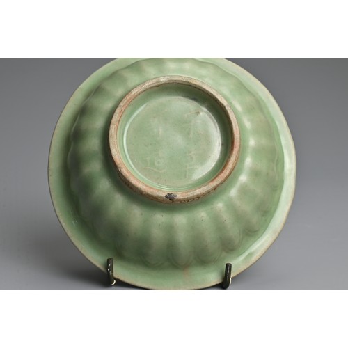 150 - A CHINESE LONGQUAN CELADON TWIN FISH DISH WITH FOUR CHARACTER MARK, YUAN DYNASTY OR LATER. Thickly p... 