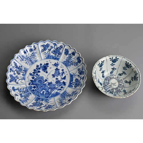 147 - A CHINESE BLUE AND WHITE PORCELAIN DISH, KANGXI PERIOD (1662-1722). With lobbed rim decorated with v... 