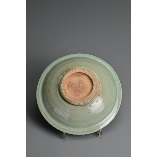 146 - A CHINESE LONGQUAN CELADON DISH, MING DYNASTY (1368-1644). Rounded body with everted barbed rim cove... 