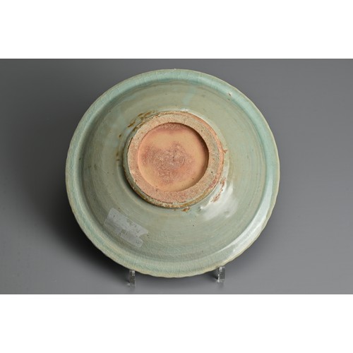 146 - A CHINESE LONGQUAN CELADON DISH, MING DYNASTY (1368-1644). Rounded body with everted barbed rim cove... 