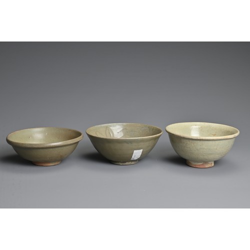 143 - THREE CHINESE CELADON GLAZED BOWLS, YUAN / MING DYNASTY. Each of varying sizes and designs. The larg... 