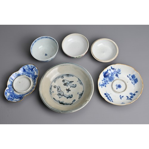 138 - A GROUP OF CHINESE PORCELAIN ITEMS, MING /QING DYNASTY. To include a provincial Ming dynasty blue an... 