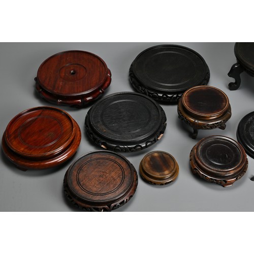 220 - TEN CHINESE CARVED WOODEN STANDS, all of circular form and of varying size, largest: 24.5 x 13 cm, s... 