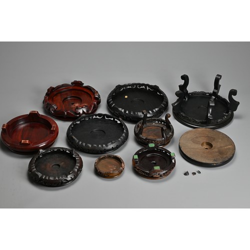 220 - TEN CHINESE CARVED WOODEN STANDS, all of circular form and of varying size, largest: 24.5 x 13 cm, s... 