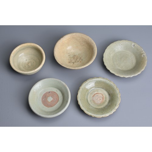 133 - A GROUP OF CHINESE CELADON BOWLS AND DISHES, SONG TO MING DYNASTY. Each of varying design, two dishe... 