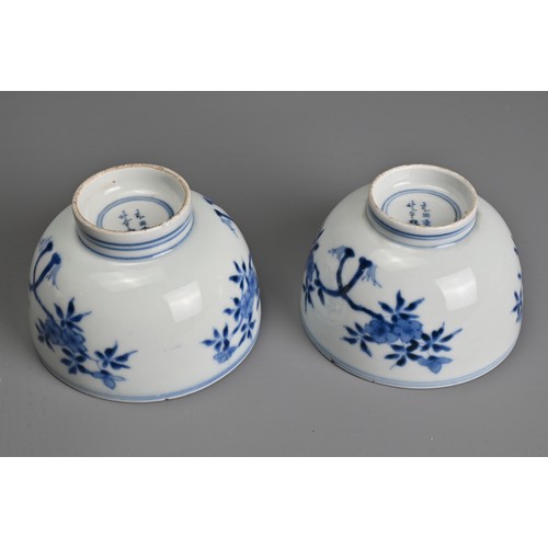 28 - A PAIR OF CHINESE BLUE AND WHITE PORCELAIN TEA BOWLS, 17/18TH CENTURY. Finely potted round body on a... 