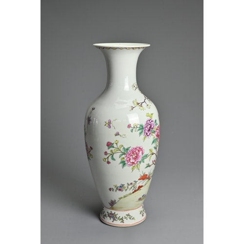 99 - A LARGE CHINESE POLYCHROME ENAMELLED PORCELAIN VASE, 20TH CENTURY. Of baluster form decorated with p... 